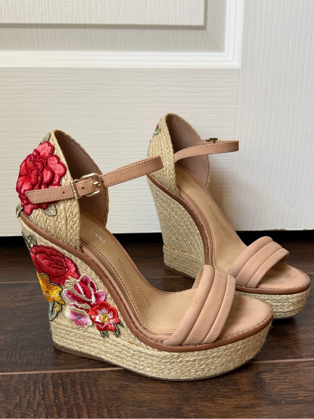 Gianni Bini Embroidered Floral Espadrille Wedge Sandals Nude 6